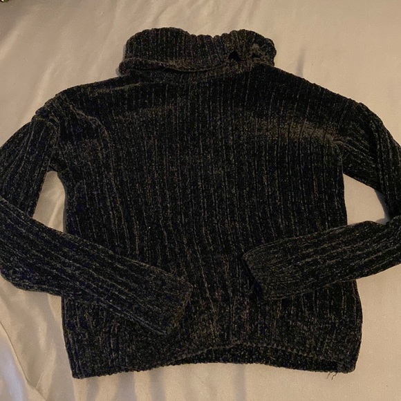 turtleneck XS fits small - Picture 1 of 1